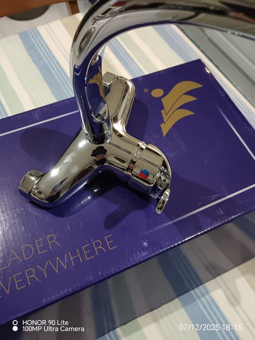 Torneira lava loiças banca parede