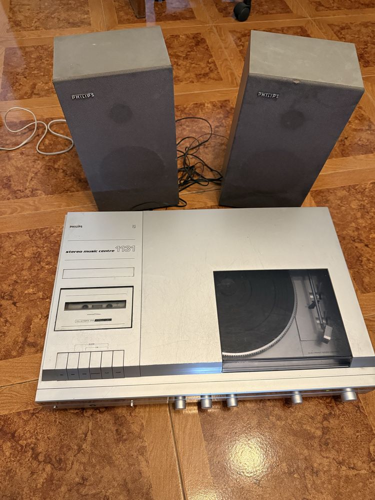 Gira-discos Philips 1131 c/ coluna
