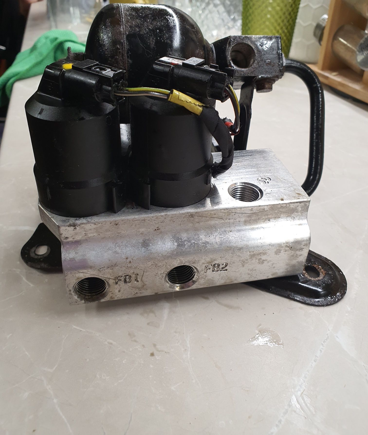 Блок клапанов A2203201258
Mercedes
Блок клапанов регулируемой подвески