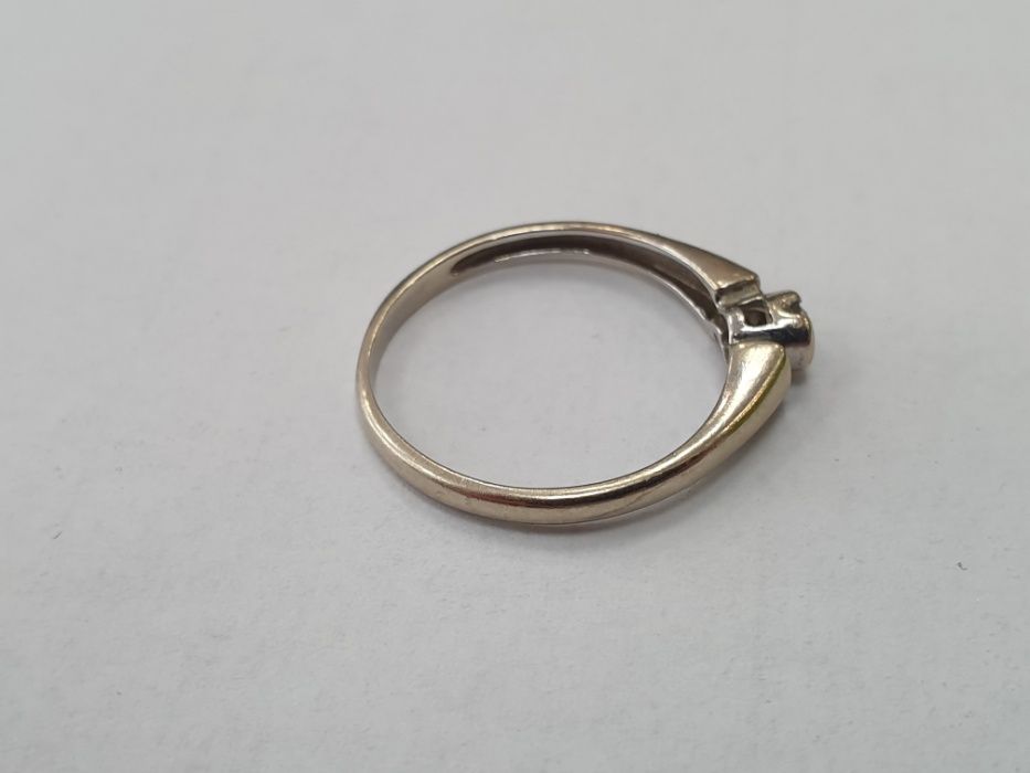 Piękny złoty pierścionek/ 585 + brylant 0.04 CT/ 1.3 gram/ R11/ sklep