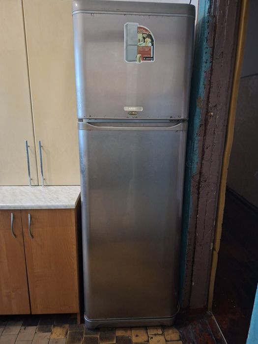 Холодильник б/у Аристон