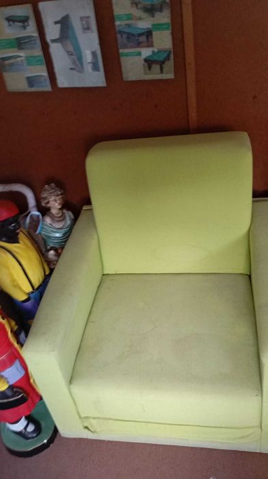 Cadeirão verde para quarto ou sala de estar