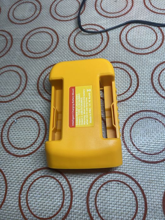 Адаптери на девольт