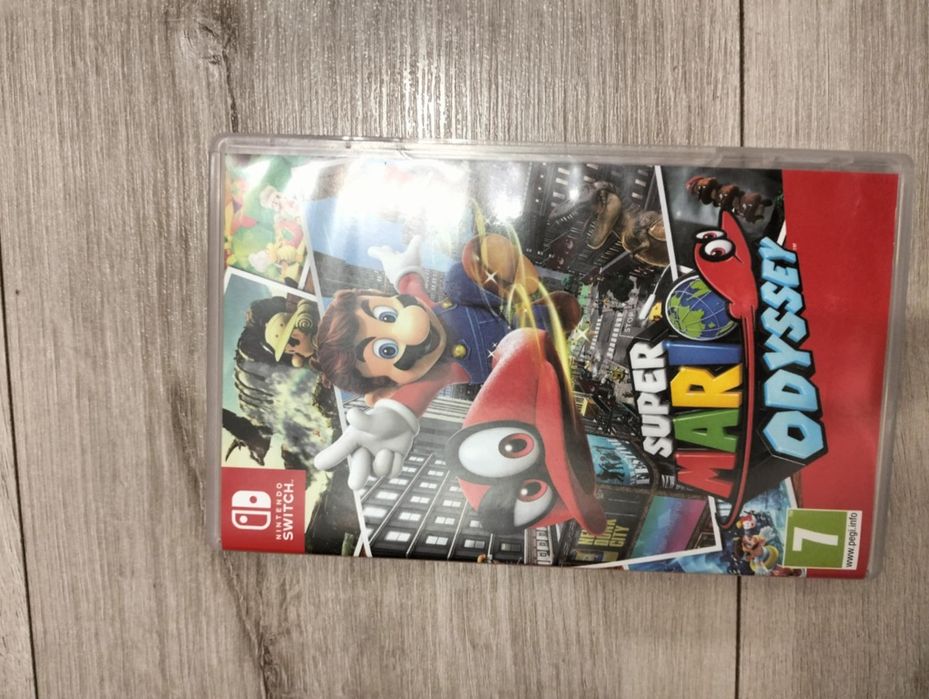 Nintendo Swith Lite
W zestawie:
- etui 
-3 gry: Minecraft, Super Mari