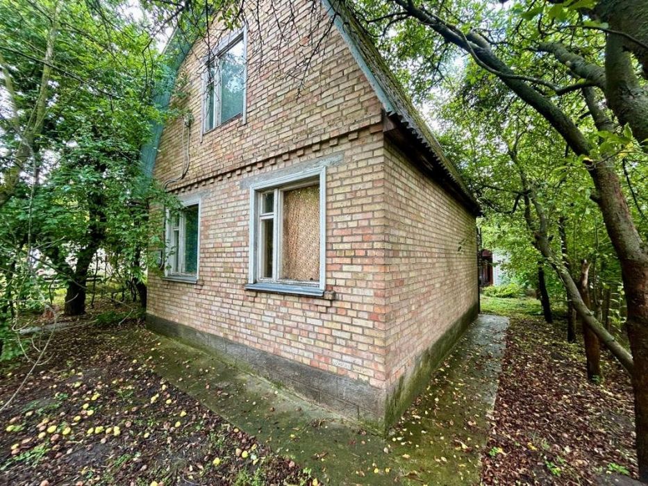 Будинок з ділянкою в с.Забуччя. Бучанський район.