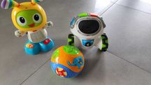 Zestaw Zabawek Fisher Price (robot Movi, robot Bebo, stolik)