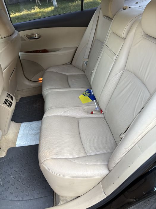 Продам автомобіль Lexus es350