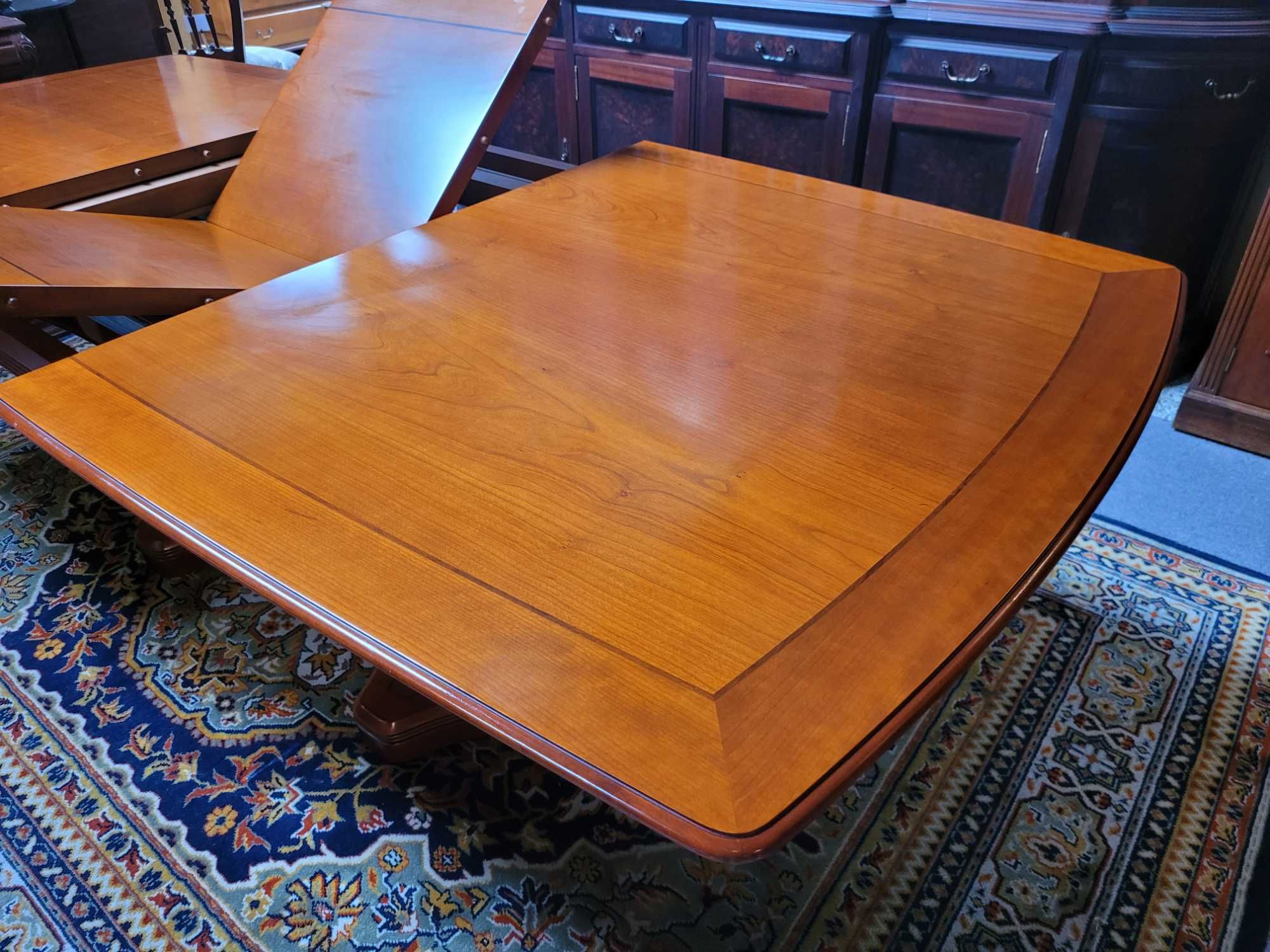 Excelente mesa de sala em madeira maciça (Cerejeira) - extensí