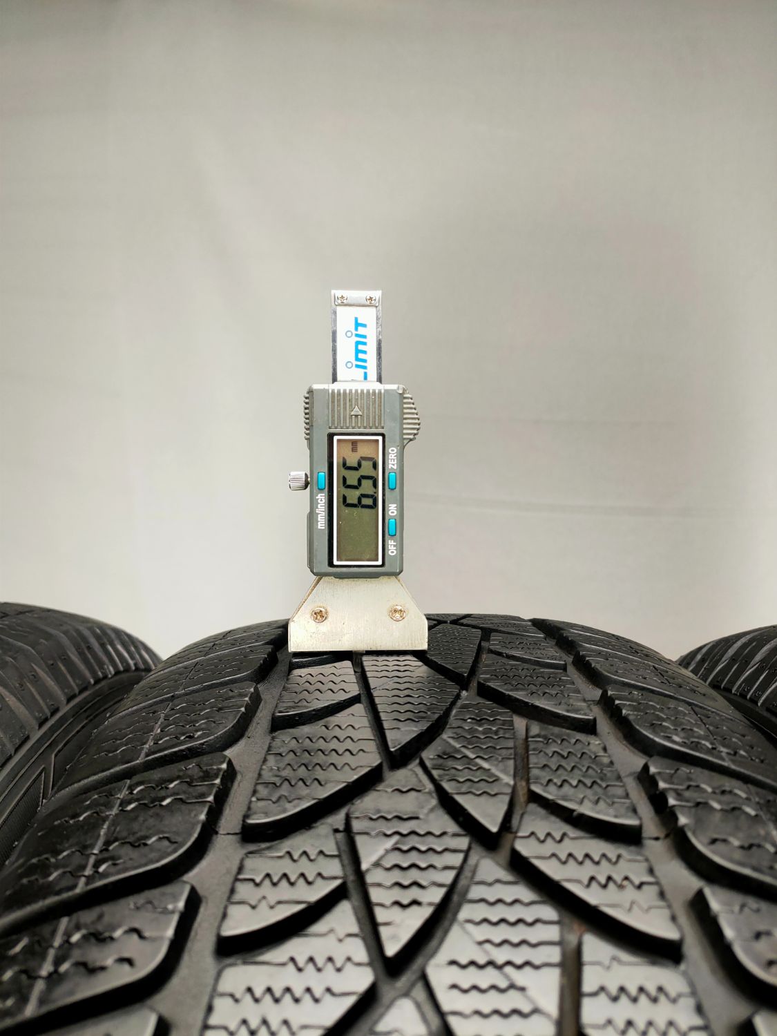 Opony 235/55R18 zima 235/55/18 DUNLOP (4x4/SUV) OO13192