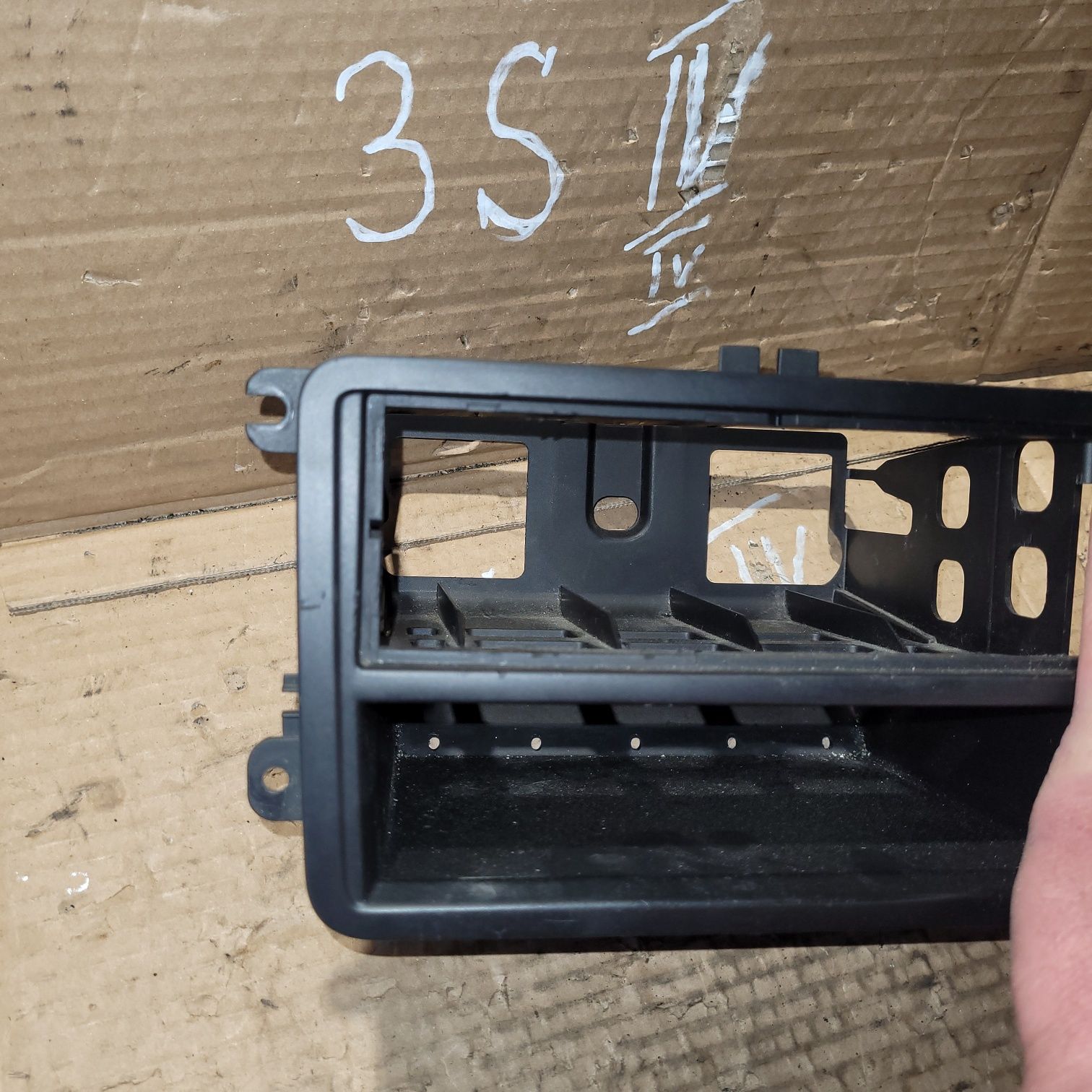 Ramka kosz radia 1DIN schowek vw T5 lift caddy III lift 2013r