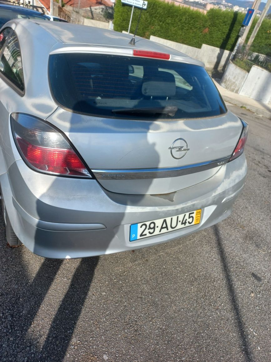 Opel Astra H GTC  a Gasolina