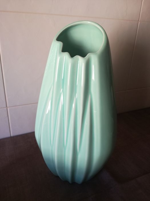 Jarras e fruteira