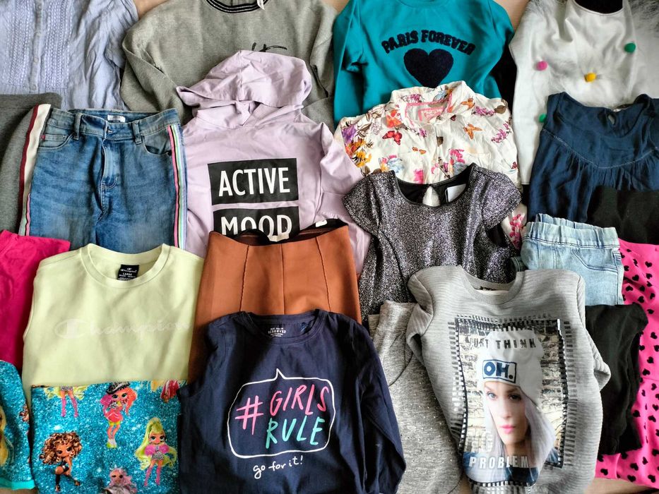 Zestaw ubrań r. 146 - 152 paczka 25 szt.