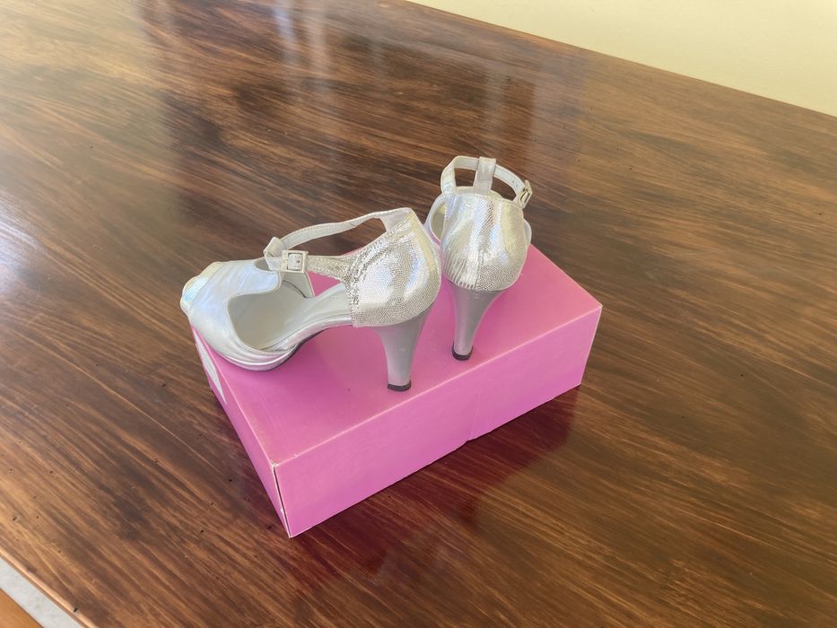 Sandálias tamanho 37