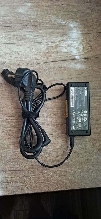 Блок питания,на ноутбук