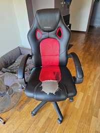 Cadeira gamer preta e vermelha