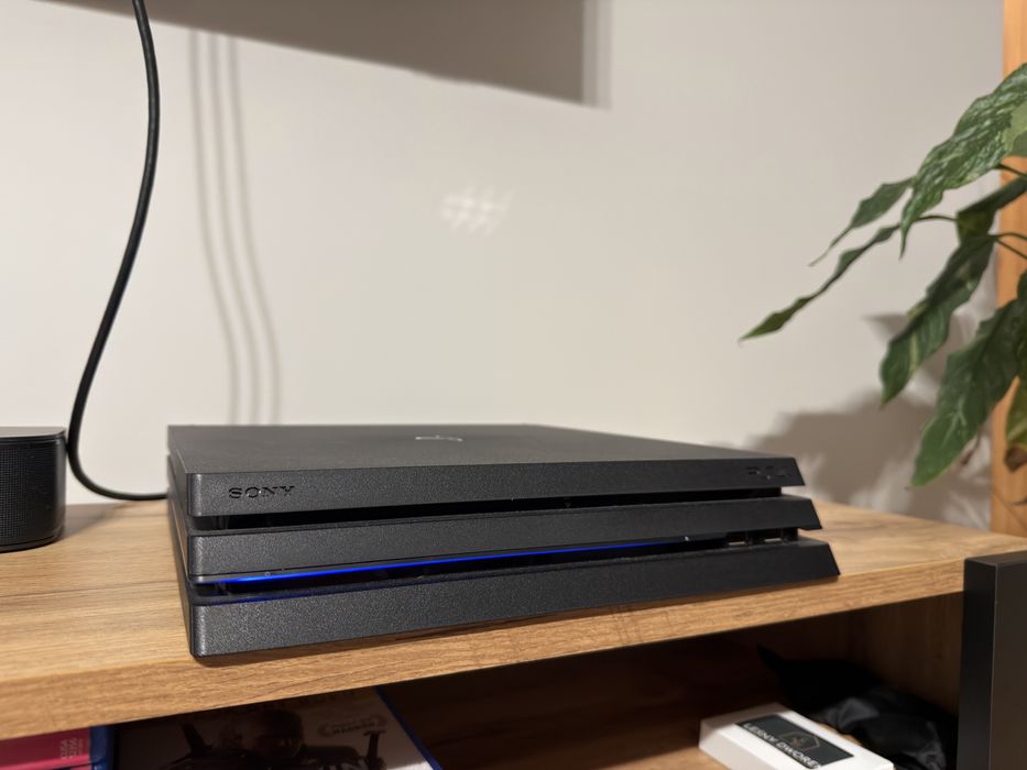 Ps4 Pro 1TB + 2 gry - okazja