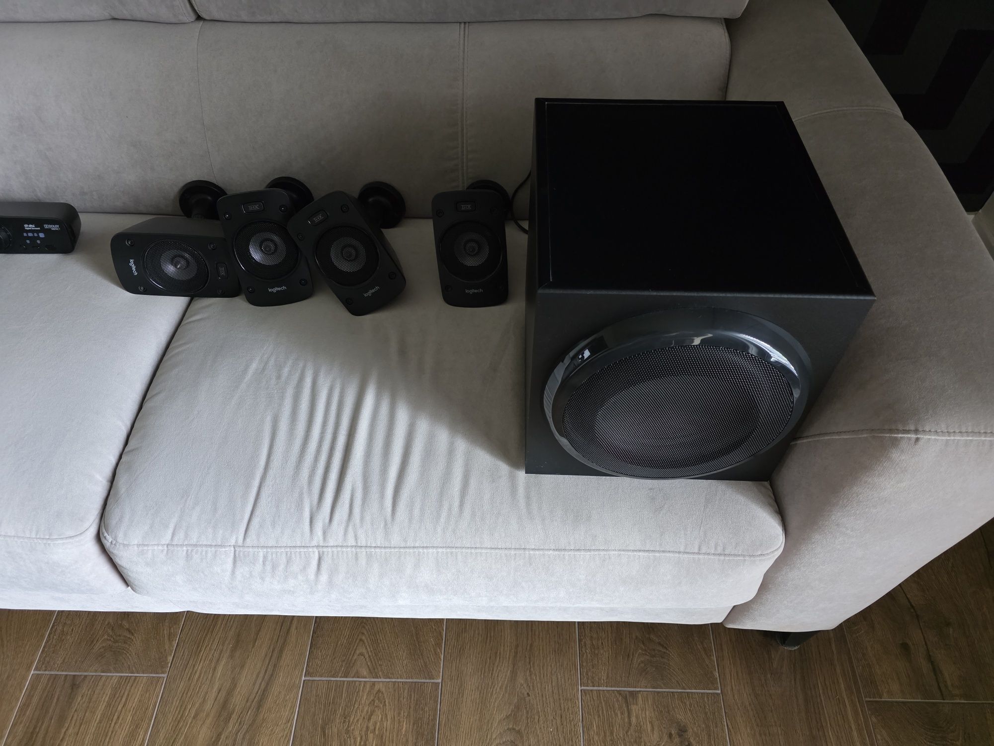 Sprzedam Zestaw głośników Z906 Logitech.