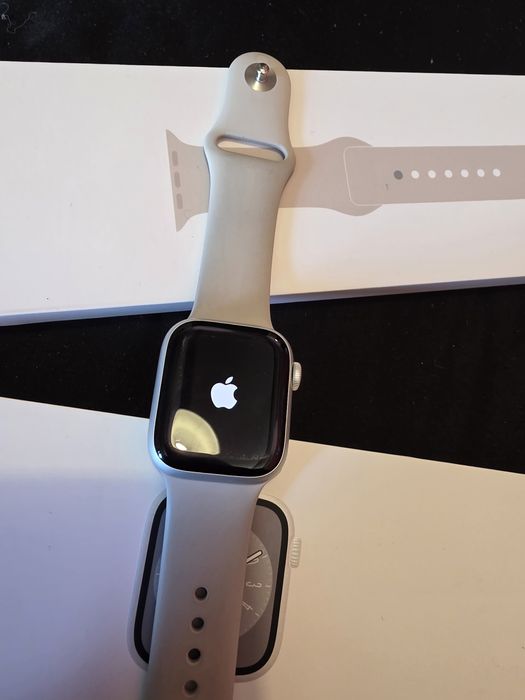 Apple watch 8 silve  41 mm