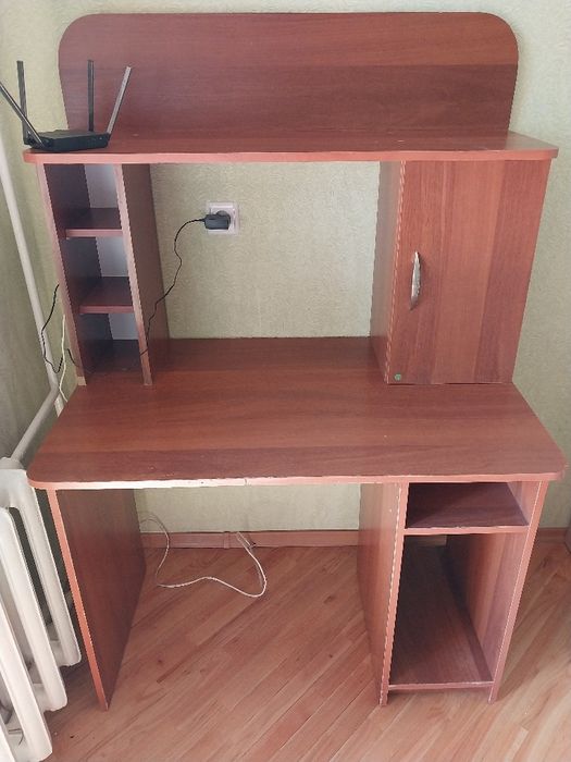 Продаж меблів (Стінка, диван, 2 крісла, стіл комп'ютерний, комод)