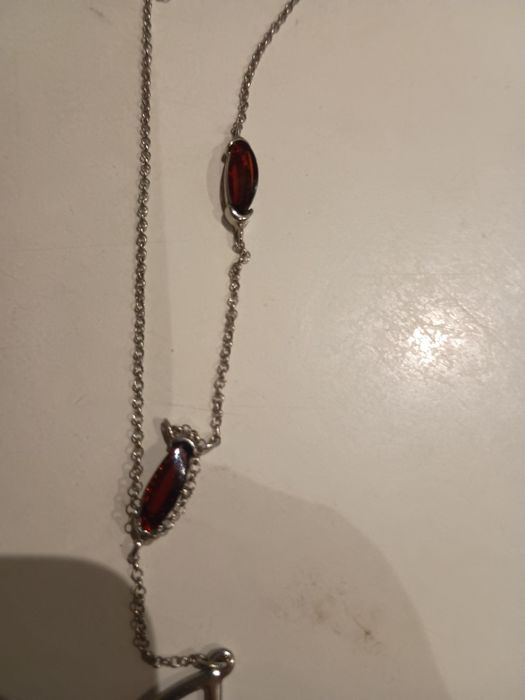 Srebrny łańcuszek z bursztynem