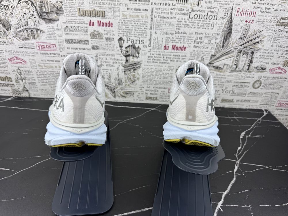 Кроссовки Hoka One One Clifton 9 Розмір 40.5 / Original Взуття