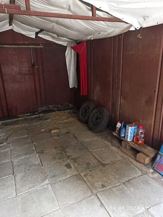 Гараж металевий розборний перекритий профільним листом