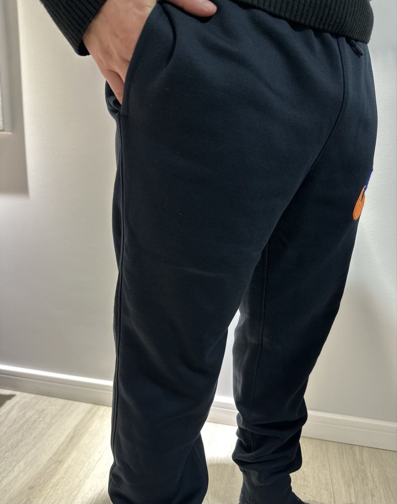 Продаю чоловічі штани на флісі Nike Club Fleece М розмір