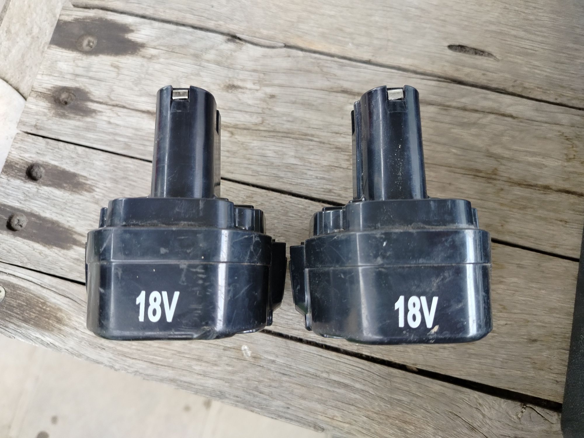 Чемодан кейс для шуроповёрта зарядка 18V 1.3A два аккумулятора 18V