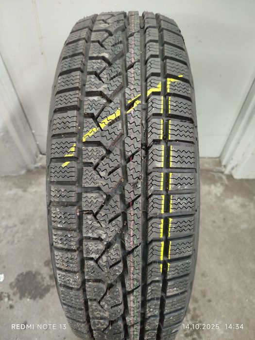 2x Opony KUMHO TYRE I`ZEN RV 215/70R/16 100T