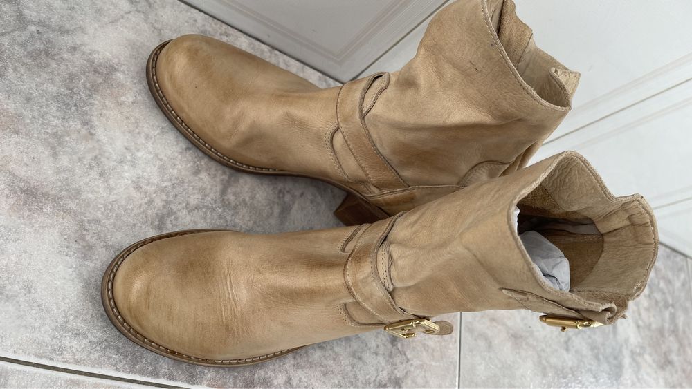 Botins camel em pele