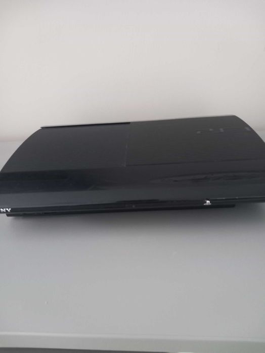 PlayStation 3 Super Slim 500GB + 2 orginalne pady + 6 gier + ładowarka