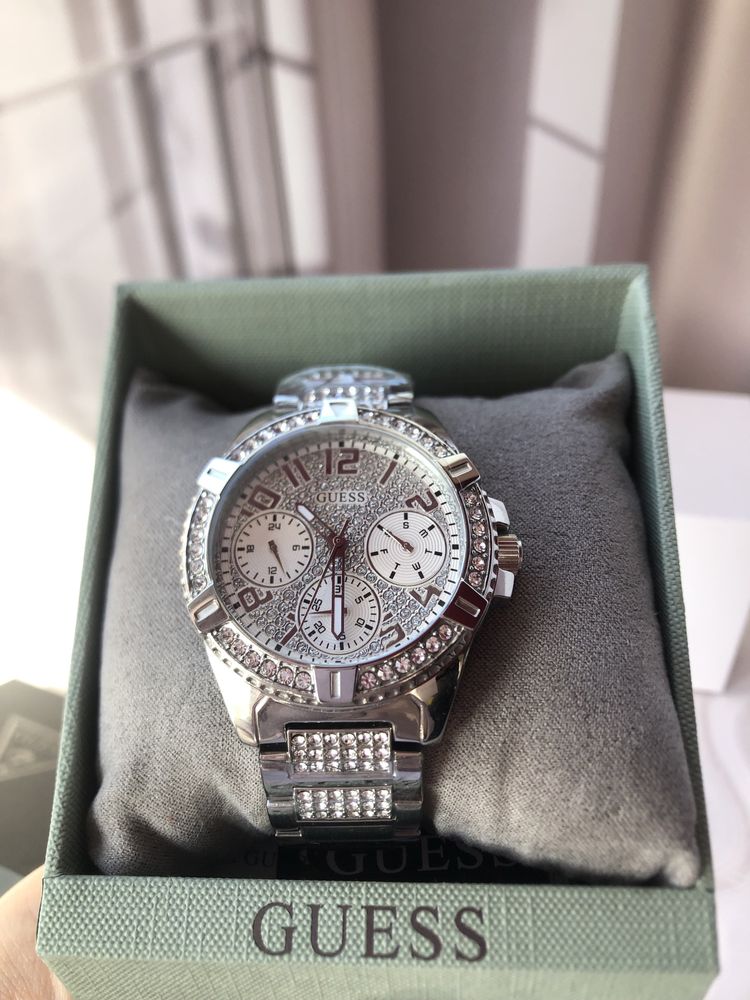 Жіночий годинник Guess w1156L1