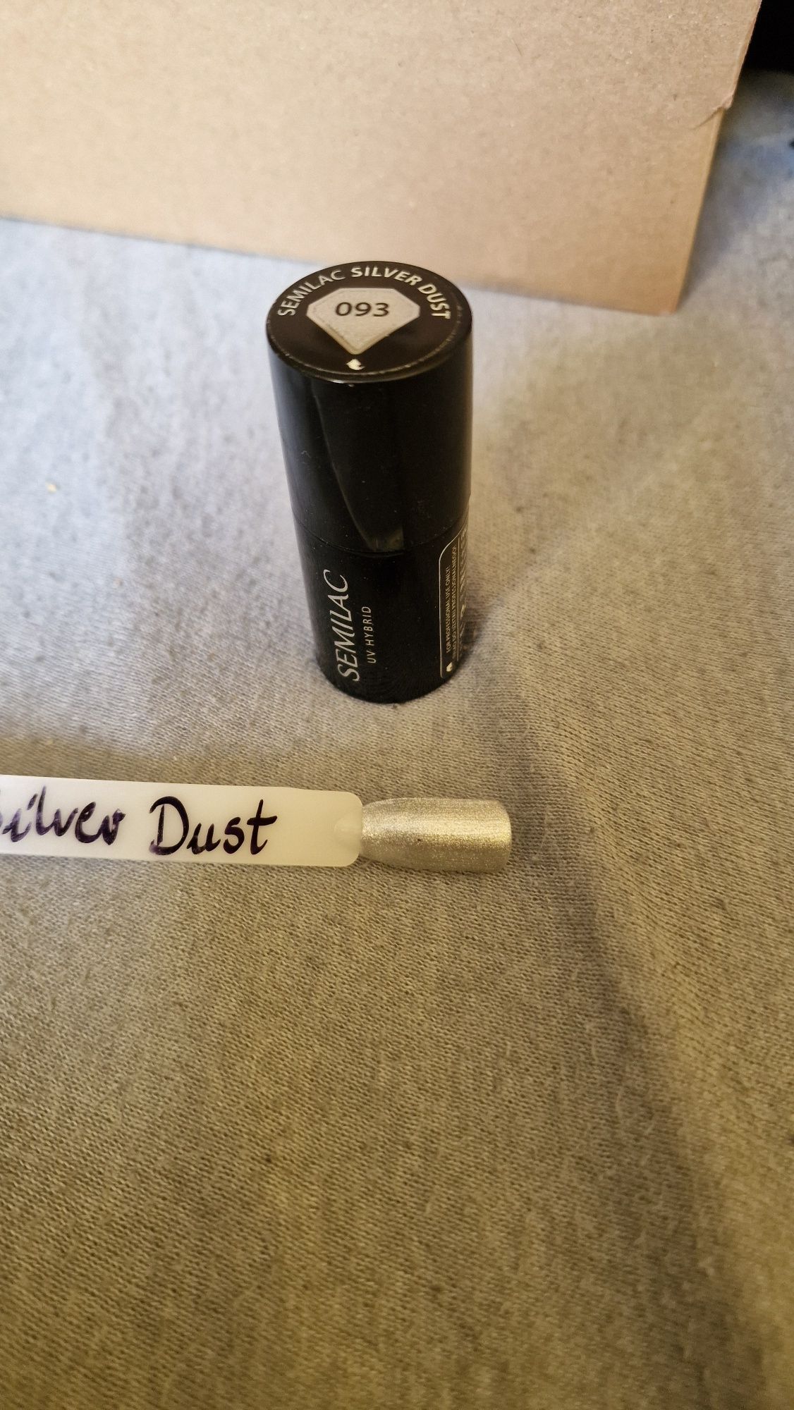 Hybrydowy lakier do paznokci Semilac hybrid UV 093 Silver Dust