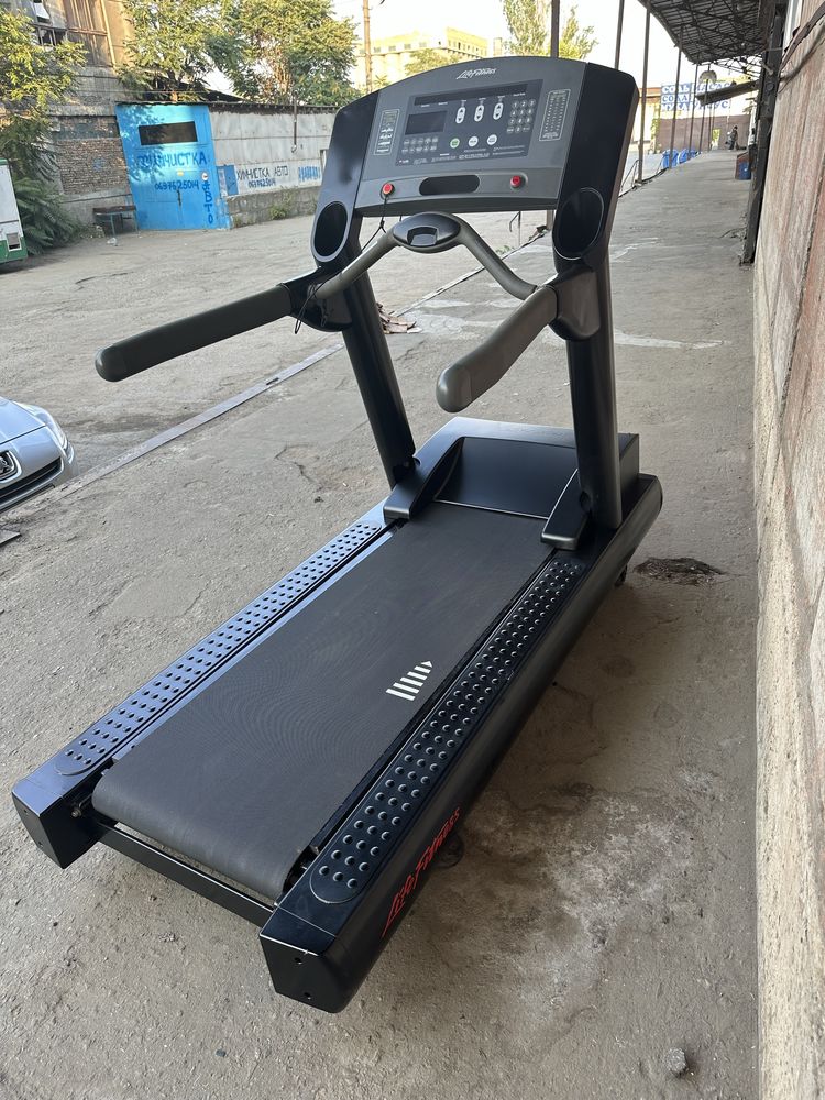 Професиональная Беговая дорожка Life Fitness 95T