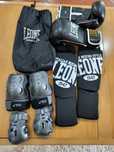 Equipamento de kickboxing de criança