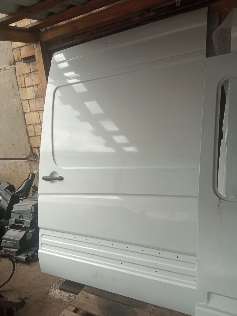 Дверь англичанин Sprinter 906 Mercedes, Volkswagen Crafter левая