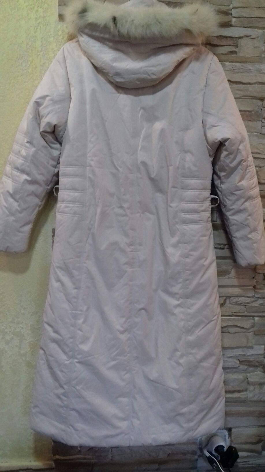 Продам новый зимний пуховик 46 р-ра (Л)