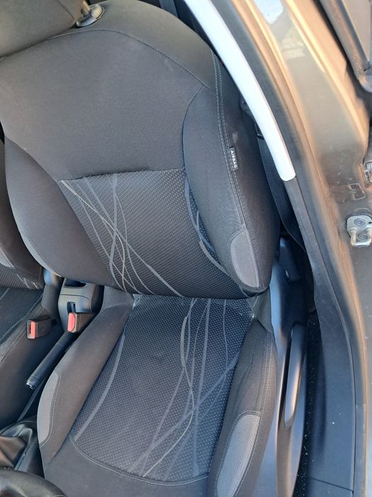 Peugeot 208 muito bom estato.