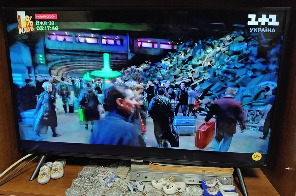 Samsung UN40NU7100 :7-го поколения
Экран: 40 in, VA, Edge LED, 3840 x