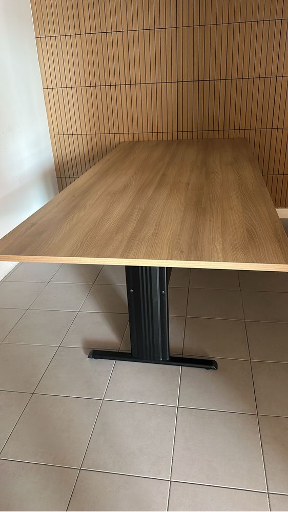 Mesa de reuniao tamanho 2,40