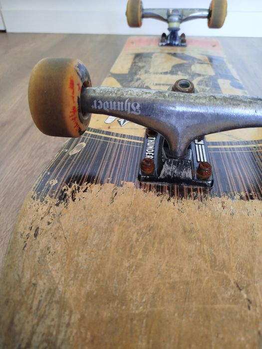 Vendo skate antigo para peças ou inteiro