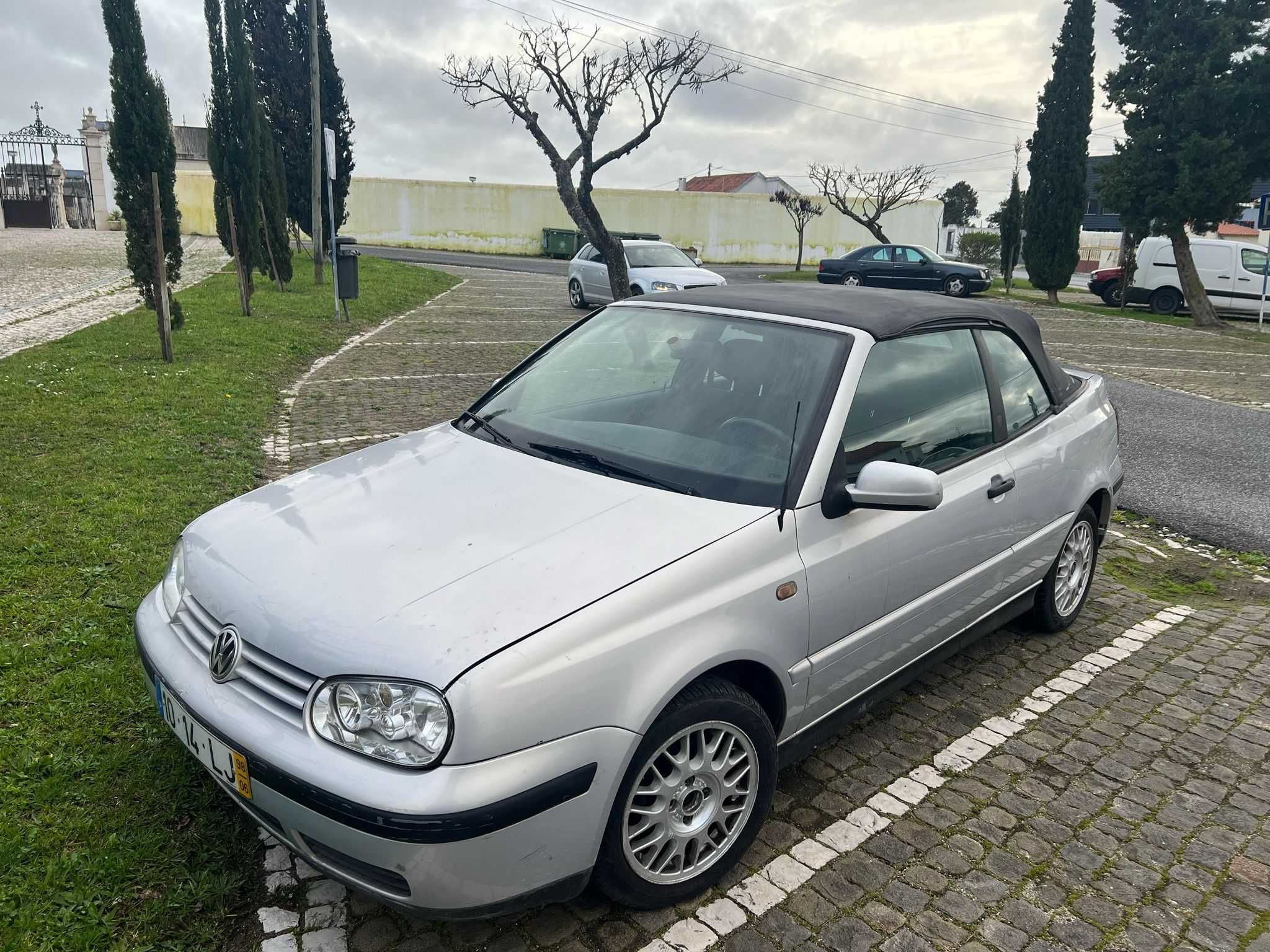 VW Golf Cabrio cinza