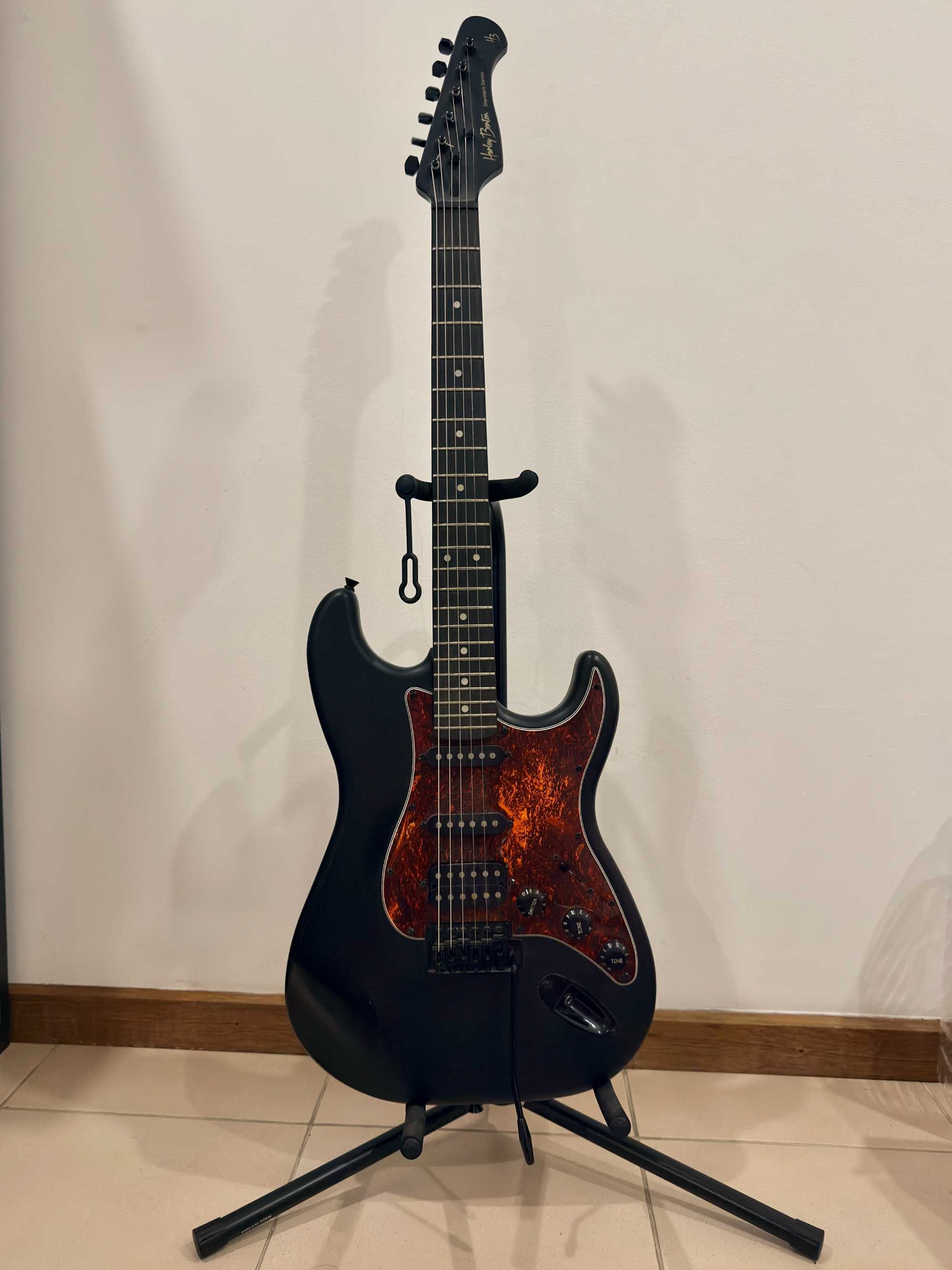Guitarra Elétrica Harley Benton ST-20 - Perfeita para Iniciantes
