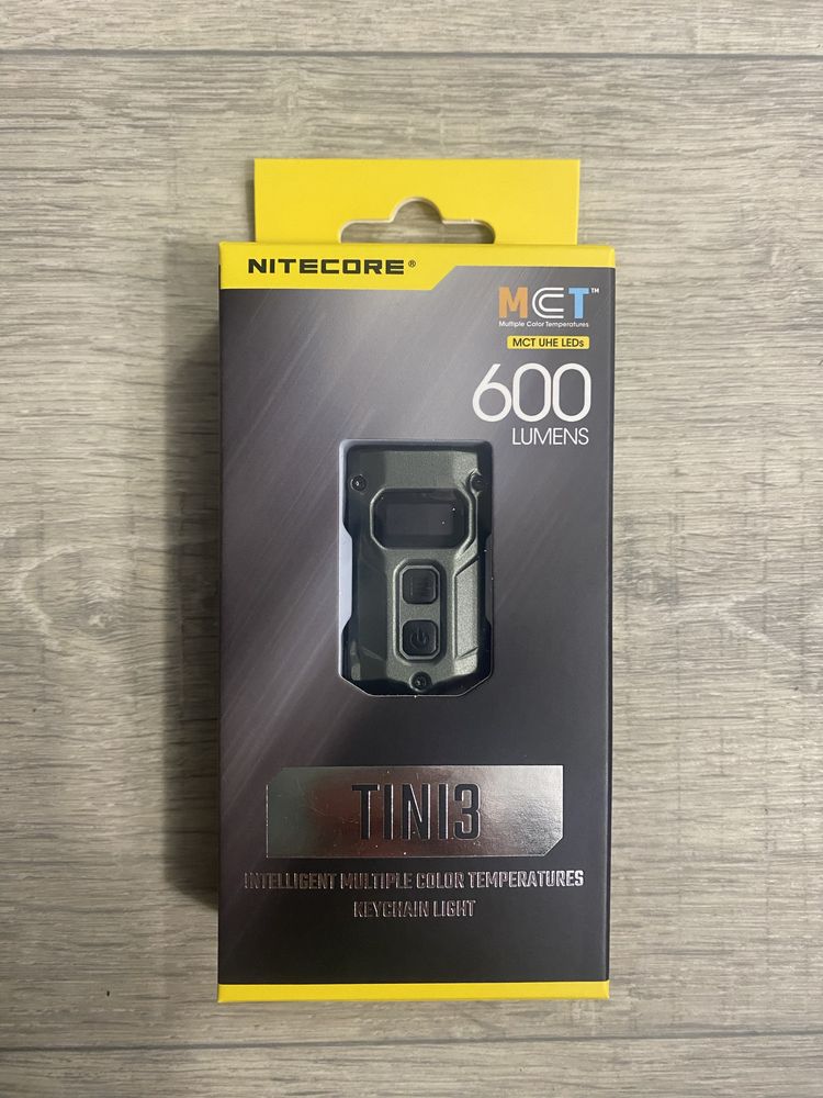 Наключний ліхтар із LED-дисплеєм Nitecore TINI 3 з акумулятором