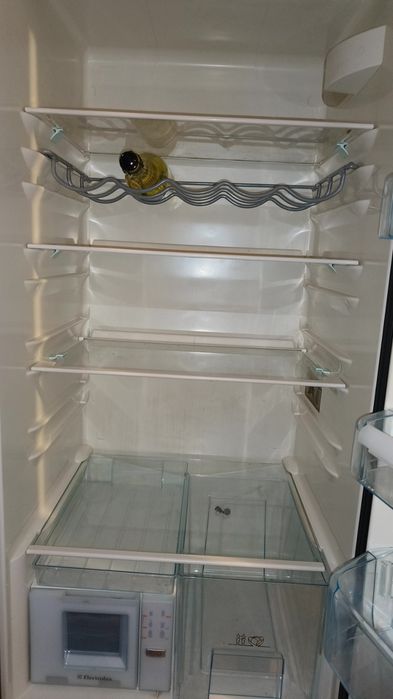Холодильник Electrolux ПОД РЕМОНТ на запчасти