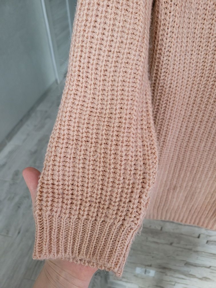 Długi dzianinowy gruby sweter pudrowy róż z dużym golfem L/XL