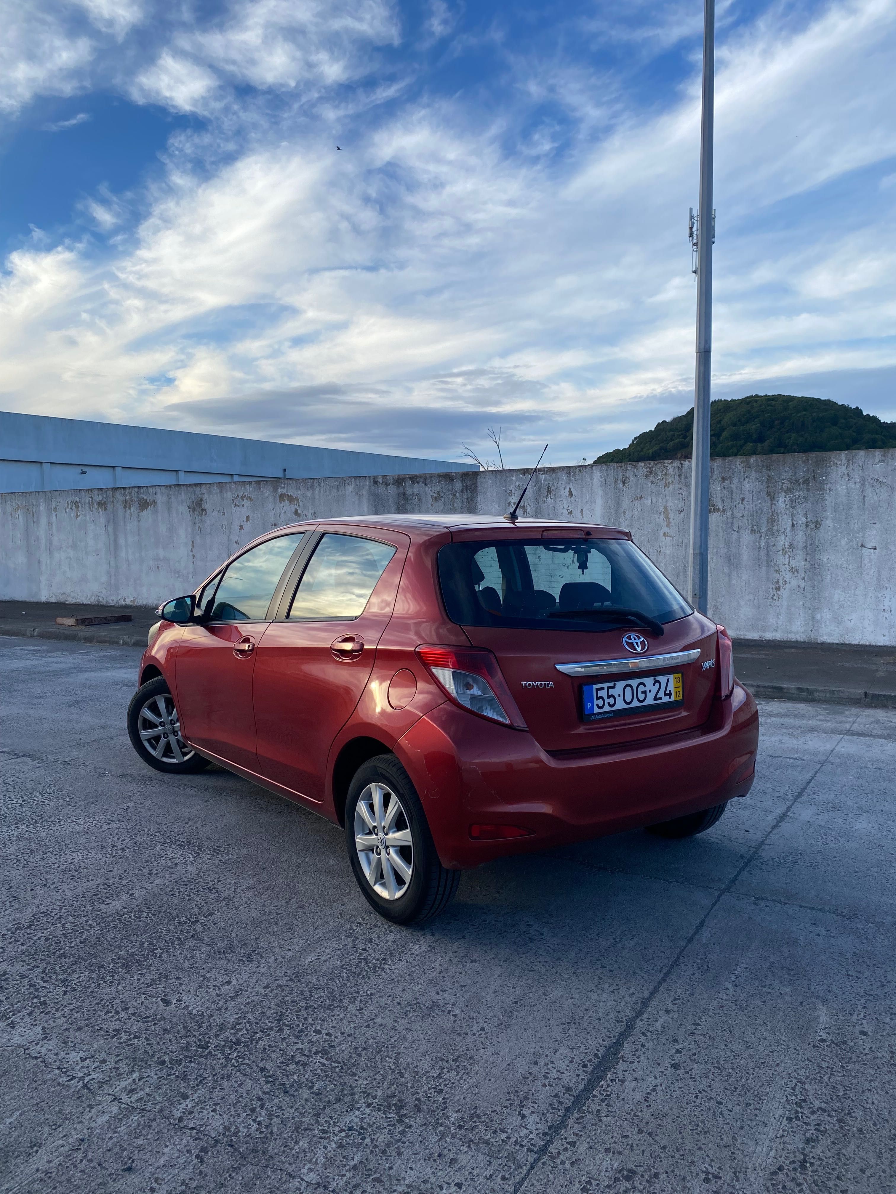 Toyota Yaris 1.0 VVT-i (998cc)  69cv  2013