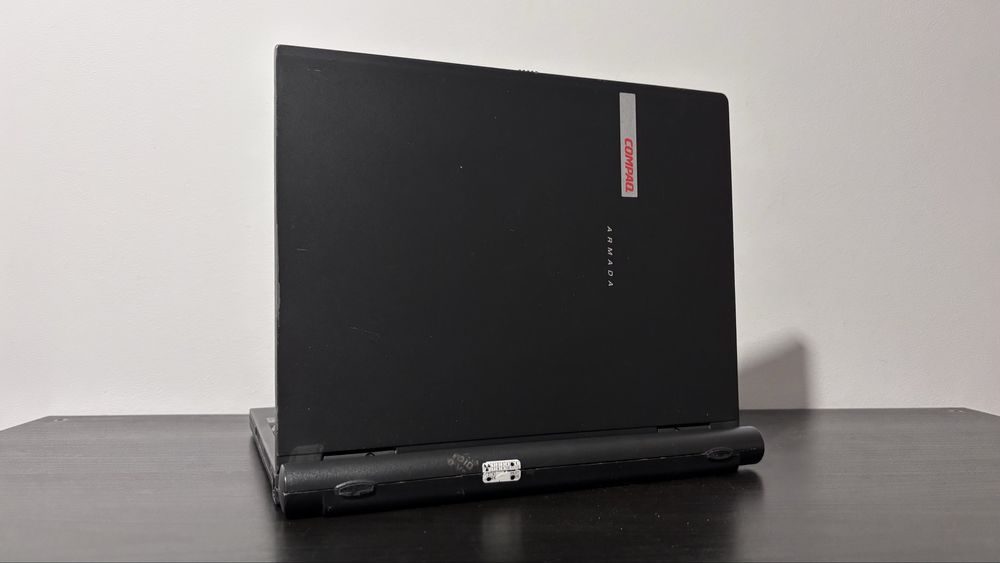 Laptop retro Compaq Armada M300
