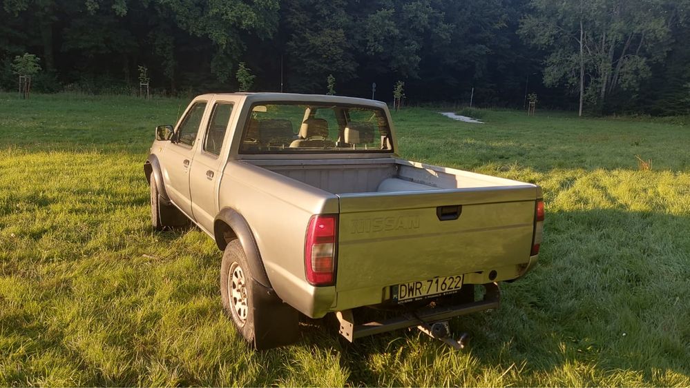 Nissan Pickup 2,4 benzyna+gaz 4x4 rok 2000